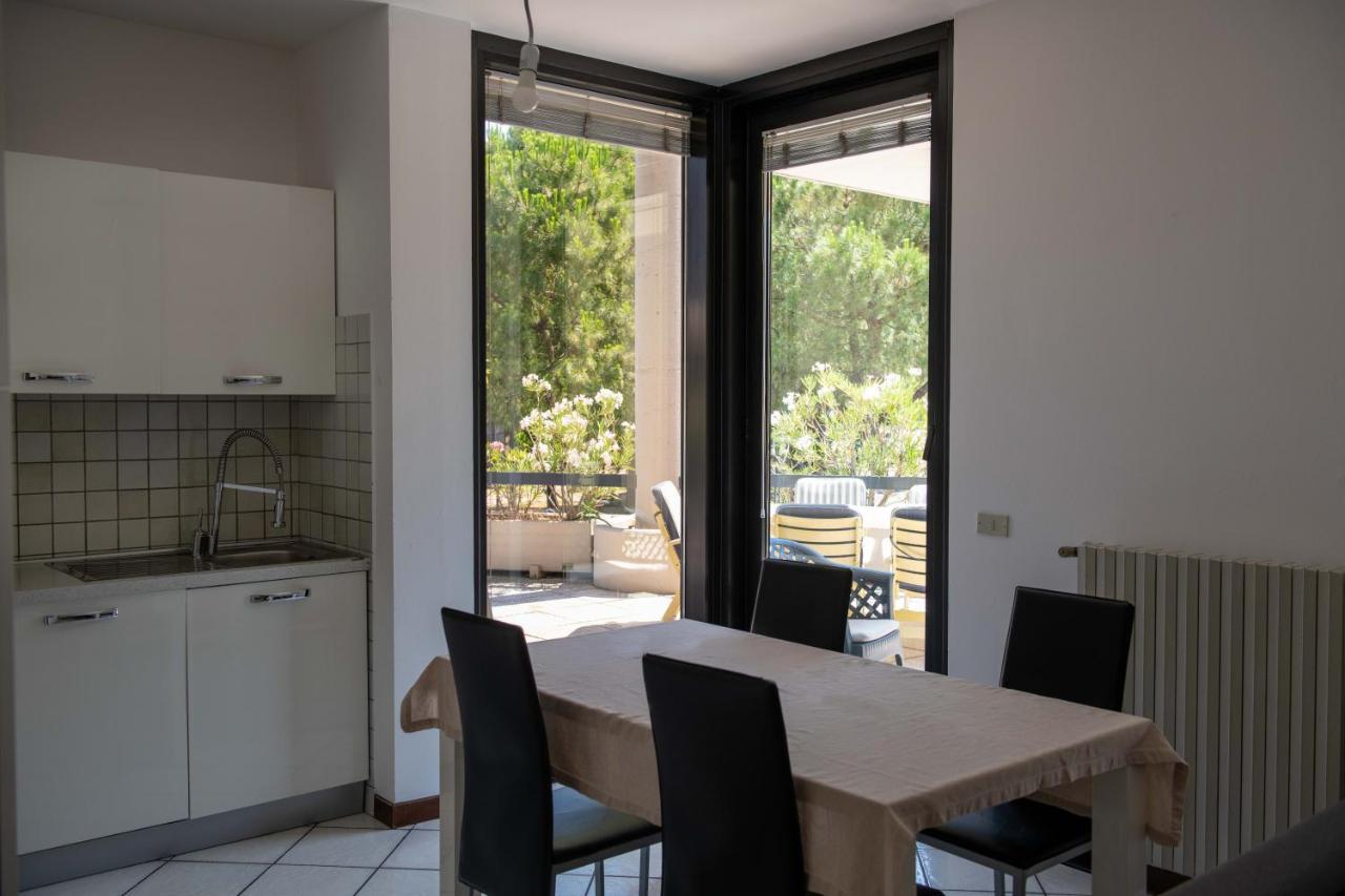 Garda Fantasy Terrazza Apartamento Desenzano del Garda Exterior foto