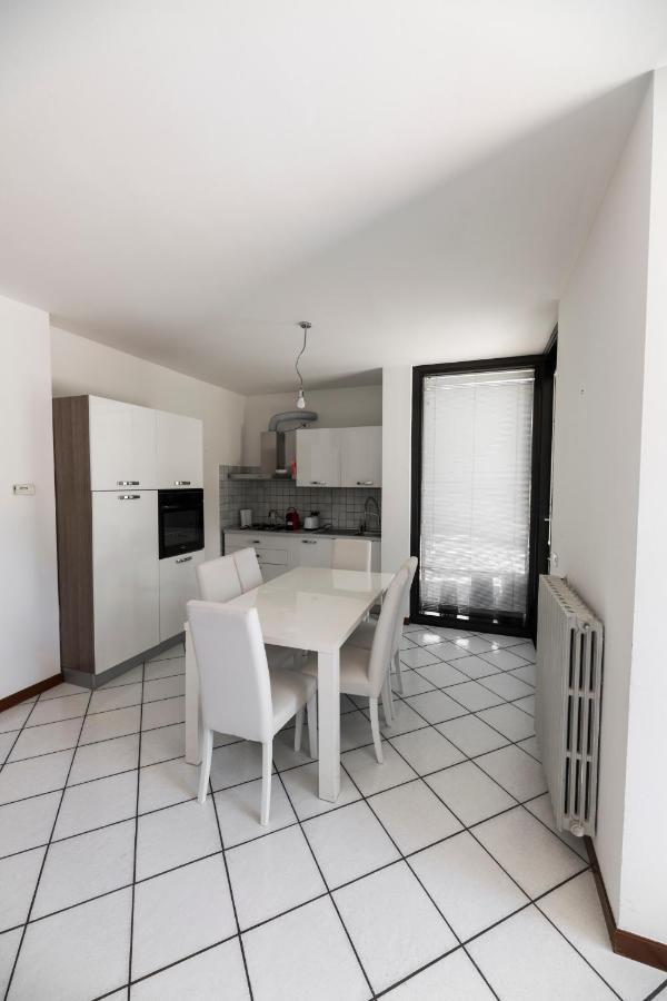 Garda Fantasy Terrazza Apartamento Desenzano del Garda Exterior foto