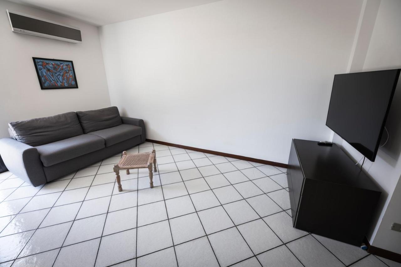 Garda Fantasy Terrazza Apartamento Desenzano del Garda Exterior foto
